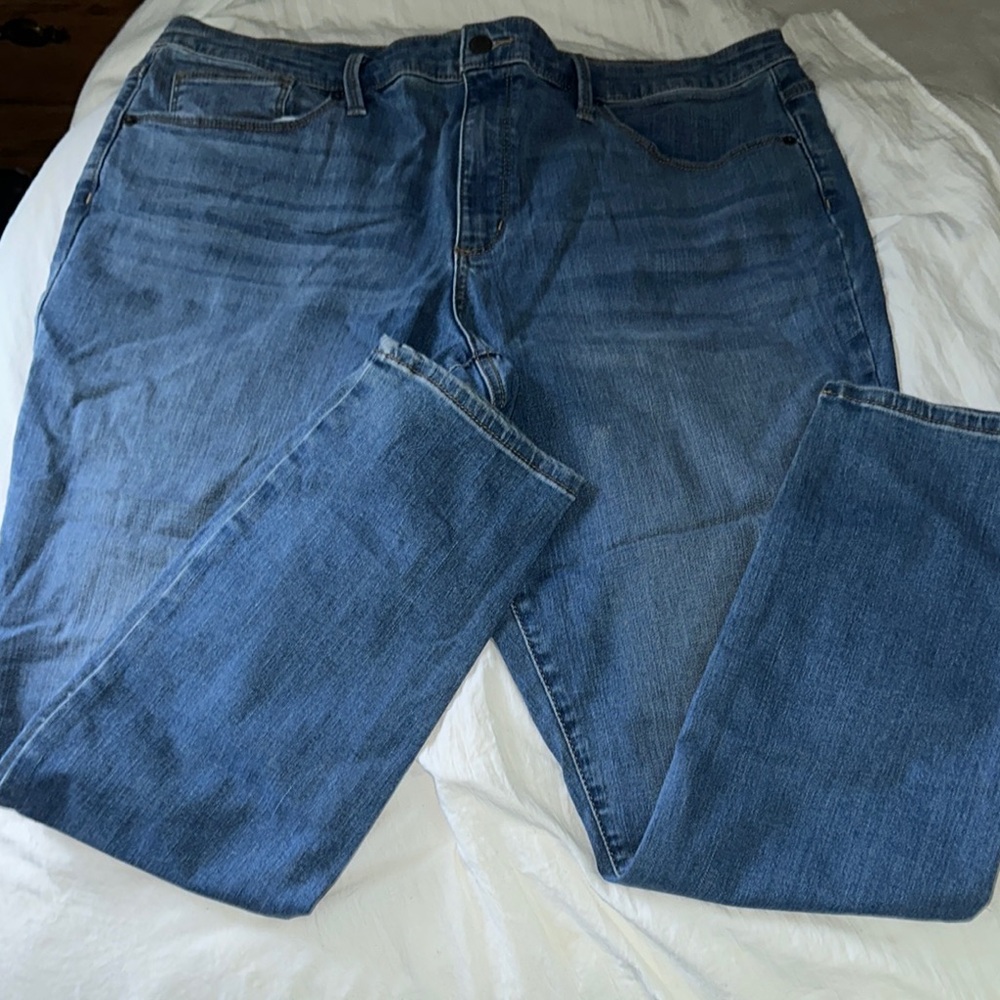 Women’s Universal Thread medium wash stretch denim hood condition Sz 18/34R nice